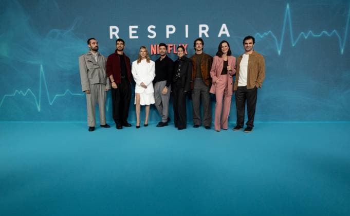 Photocall for the second season of Respira Madrid I D Actors Xoán Fórneas, Alfonso Bassave, Najwa Nimri, singer Pablo Alborán, actors Blanca Suárez, Manu Ríos, Aitana Sánchez Gijón and Borja Luna attend the photocall for the second season of the series Respira at the Hotel VP Plaza de Espana Designn, on October 23, 2025, in Madrid Spain The series, set in the Valencian Community, follows the daily life of the Joaquín Sorolla hospital and the eight episodes of the new season deal with the consequences of its privatization 23 OCTOBER 2025 TV SERIES PREMIERE Madrid Madrid Spain Copyright: xEduardoxParrax 7049379