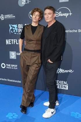 Pia Strietmann and Oliver Masucci at the presentation of the Blue Panther TV Streaming Award 2025 at BMW Welt Munich, 22 10 2025 Foto:xN.xKolinzx xFuturexImagex panther_5137