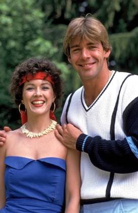 ARCHIV: Sascha Hehn Schauspieler Sascha Hehn und Schauspielerin Anja Kruse am Rande von Dreharbeiten zur ZDF-Serie Die Schwarzwaldklinik , 1984 ARCHIVAUFNAHME, Datum geschätzt 20250204JWM0033 *** ARCHIVE Sascha Hehn Actor Sascha Hehn and actress Anja Kruse on the sidelines of filming the ZDF series Die Schwarzwaldklinik , 1984 ARCHIVE PICTURE, date estimated 20250204JWM0033
