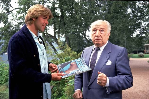 ARCHIV: Sascha Hehn Schauspieler Sascha Hehn und Schauspieler Alf Marholm am Rande von Dreharbeiten zur ZDF-Serie Die Schwarzwaldklinik , 1984 ARCHIVAUFNAHME, Datum geschätzt 20250204JWM0067 *** ARCHIVE Sascha Hehn Actor Sascha Hehn and actor Alf Marholm on the sidelines of filming the ZDF series Die Schwarzwaldklinik , 1984 ARCHIVE PICTURE, date estimated 20250204JWM0067