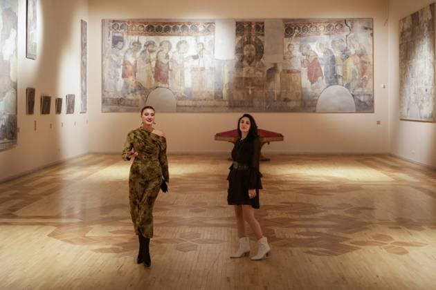 ARMENIA, YEREVAN - OCTOBER 23, 2025: Women attend a ceremony to open Yerevan Fashion Week 2025 at the National Gallery of Armenia, the 3rd edition starting with an exhibition on art and fashion Yerevan Armenia  - ZUMAt113 20251023_zaa_t113_348 Copyright: xAlexanderxPatrinx