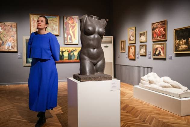 ARMENIA, YEREVAN - OCTOBER 23, 2025: A woman attends a ceremony to open Yerevan Fashion Week 2025 at the National Gallery of Armenia, the 3rd edition starting with an exhibition on art and fashion Yerevan Armenia  - ZUMAt113 20251023_zaa_t113_353 Copyright: xAlexanderxPatrinx