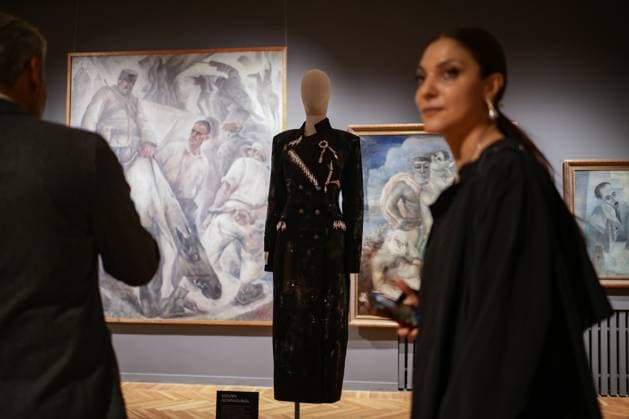 ARMENIA, YEREVAN - OCTOBER 23, 2025: A woman attends a ceremony to open Yerevan Fashion Week 2025 at the National Gallery of Armenia, the 3rd edition starting with an exhibition on art and fashion Yerevan Armenia  - ZUMAt113 20251023_zaa_t113_355 Copyright: xAlexanderxPatrinx