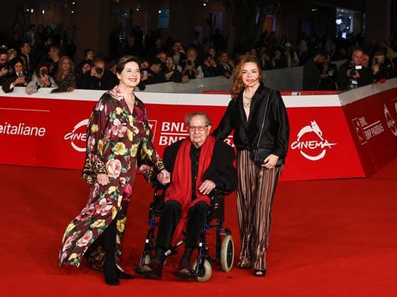 : Roma Cinema Fest 2025 evening 9 - Red carpet of the film ROBERTO ROSSELLINI MORE THAN A LIFE Pictured: Isabella Rossellini, Tinto Brass and Elettra Wiedemann  - ZUMAp169 20251023_zea_p169_1101 Copyright: xMarcoxProvvisionatox