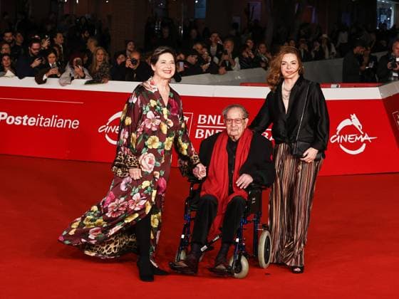 : Roma Cinema Fest 2025 evening 9 - Red carpet of the film ROBERTO ROSSELLINI MORE THAN A LIFE Pictured: Isabella Rossellini, Tinto Brass and Elettra Wiedemann  - ZUMAp169 20251023_zea_p169_1151 Copyright: xMarcoxProvvisionatox