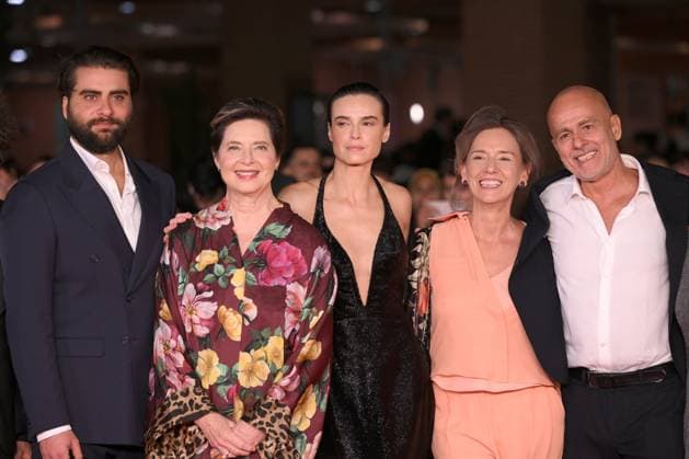 20th Rome Film Festival, red carpet for the film Roberto Rossellini, More Than a Lifetime Rome Film Fest, 20th edition, red carpet for the film Roberto Rossellini, More Than a Life. In the photo Isabella Rossellini. Kasia Smutniak Raffaele Brunetti , Pierluigi Gigante . Rome, Italy 23 October 2025, Credit:Maria Laura Antonelli Avalon Italy, Rome  Copyright: xMariaxLauraxAntonellix xAvalonx 1047683871