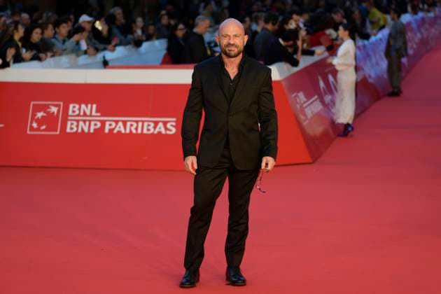 Io sono Rosa Ricci red carpet in Rome, Italy - 23 Oct 2025 Raiz attends the Io sono Rosa Ricci red carpet during the Rome Film Fest 2025 at Auditorium Parco della Musica. Rome Italy Copyright: xMarioxCartellix xSOPAxImagesx _DSC0556