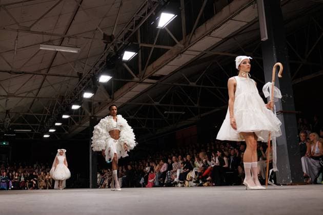 MELBOURNE FASHION WEEK 2025, Model during Student Collections runwayMelbourne Fashion Week at Younghusband, Melbourne, Friday, October 24, 2025. ( NO ARCHIVING MELBOURNE VICTORIA AUSTRALIA  Copyright: xNADIRxKINANIx 20251024177757538064