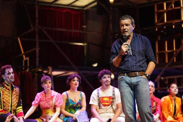 Entertainment Themen der Woche KW43 Entertainment Bilder des Tages The actor and director Antonio Banderas, during the show Godspell at Teatro del Soho CaixaBank A 24de octubre de 2025, en Málaga Andalucía, Espana The musical Godspell, which will premiere on October 30 at the Teatro del Soho CaixaBank in Malaga, arrives under the direction of Antonio Banderas on the version of Emilio Aragón 24 OCTOBER 2025 Á Malaga Andalucia Malaga Andalucia Spain  Copyright: xÃlexxZeax 7053090