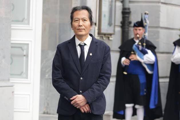 Arrivals at the 2025 Princess of Asturias Awards Ceremony in Oviedo Byung Chul Han, Princess of Asturias Award for Communication and Humanities, on his arrival at the Campoamor Theater to attend the 2025 Princess of Asturias Awards Ceremony, on October 24, 2025, in Oviedo, Asturias Spain PRINCESS OF ASTURIAS AWARDS FAMOUS ROYAL HOUSE José Ramó Oviedo Oviedo Oviedo Espana  Copyright: xJosÃ xRamonxHernandox 7053231