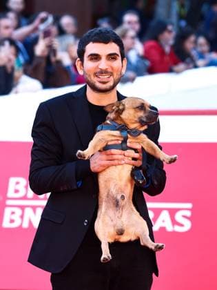 Rome: Rome Cinema Fest 2025, evening 11 - Red Carpet for the film Tienimi Presente. Pictured: Alberto Palmiero with his dog Jonny. Rome  - ZUMAp169 20251024_zea_p169_717 Copyright: xMarcoxProvvisionatox