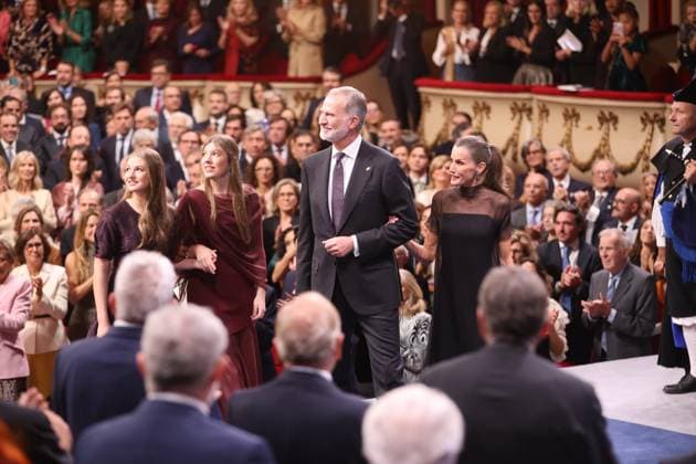 Princess Leonor, Infanta Sofia, King Felipe and Queen Letizia on their arrival at the Princess of Asturias Awards Ceremony 2025 held at the Campoamor Theater on October 24, 2025, in Oviedo Spain he Princess of Asturias Foundation has designed an extensive program of more than seventy cultural activities for the forty-fifth Princess of Asturias Awards ceremony, which is called Awards Week, The program includes concerts, film series, exhibitions, art installations and group workshops The laureates will be the protagonists of meetings with the public, meetings with experts in their respective fields and activities with students from various schools in Asturias FAMOSOSOS PREMIOS PRINCESA DE ASTURIAS Raú Oviedo Oviedo Spain Copyright: xRaulxTerrelx 7053389