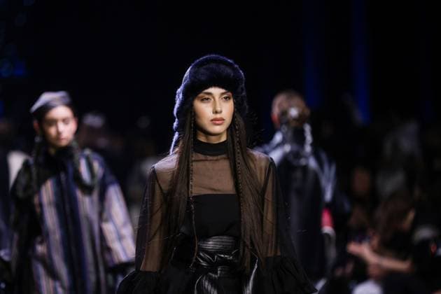 ARMENIA, YEREVAN - OCTOBER 24, 2025: A woman models creations during a runway show for ZhSaken x Akmaral, a Kazakh fashion brand collaboration, as part of Yerevan Fashion Week 2025 at the Meridian Expo and Event Centre Yerevan Armenia  - ZUMAt113 20251024_zaa_t113_330 Copyright: xAlexanderxPatrinx
