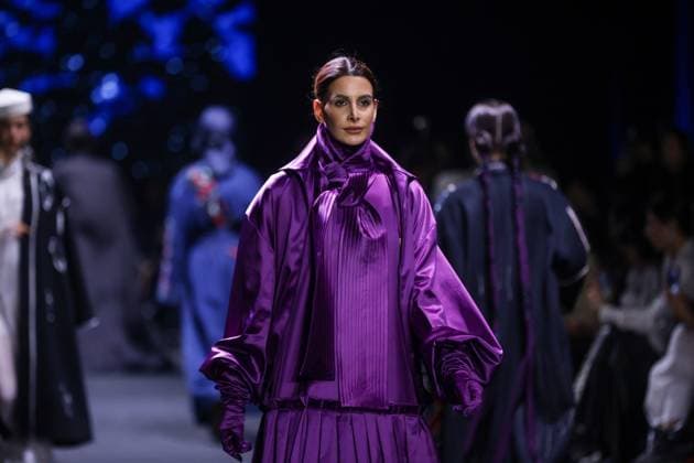 ARMENIA, YEREVAN - OCTOBER 24, 2025: A woman models creations during a runway show for ZhSaken x Akmaral, a Kazakh fashion brand collaboration, as part of Yerevan Fashion Week 2025 at the Meridian Expo and Event Centre Yerevan Armenia  - ZUMAt113 20251024_zaa_t113_334 Copyright: xAlexanderxPatrinx