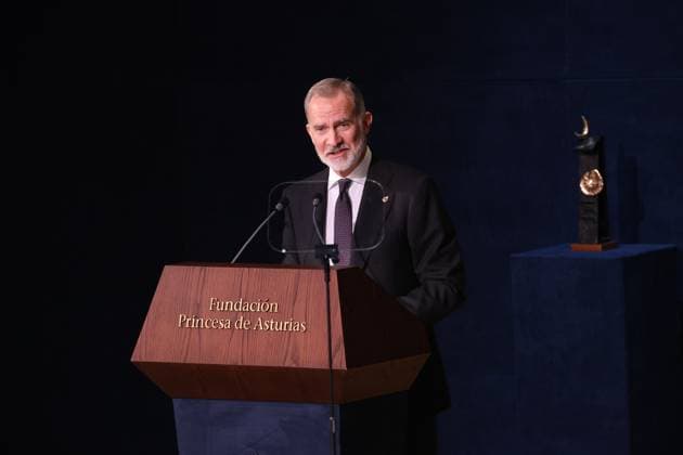 2025 Princess of Asturias Awards Ceremony King Felipe VI during the 2025 Princess of Asturias Awards Ceremony held at the Campoamor Theater, on October 24, 2025, in Oviedo Spain The Princess of Asturias Foundation has designed an extensive program of more than seventy cultural activities for the forty-fifth Princess of Asturias Awards, The program includes concerts, film series, exhibitions, art installations and group workshops The laureates will be the protagonists of meetings with the public, meetings with experts in their respective fields and activities with students from various schools in Asturias FAMOSOSOS PREMIOS PRINCESA DE ASTURIAS Raú Oviedo Oviedo Spain  Copyright: xRaulxTerrelx 7053498