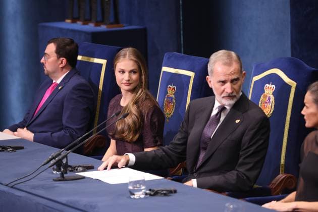 2025 Princess of Asturias Awards Ceremony Princess Leonor and King Felipe VI during the 2025 Princess of Asturias Awards Ceremony held at the Campoamor Theater, on October 24, 2025, in Oviedo Spain The Princess of Asturias Foundation has designed an extensive program of more than seventy cultural activities for the forty-fifth edition of the Princess of Asturias Awards, under the name Princess of Asturias Awards Week, The program includes concerts, film series, exhibitions, art installations and group workshops The laureates will be the protagonists of meetings with the public, meetings with experts in their respective fields and activities with students from various schools in Asturias FAMOSOSOS PREMIOS PRINCESA DE ASTURIAS Raú Oviedo Ovi  Copyright: xRaulxTerrelx 7053535