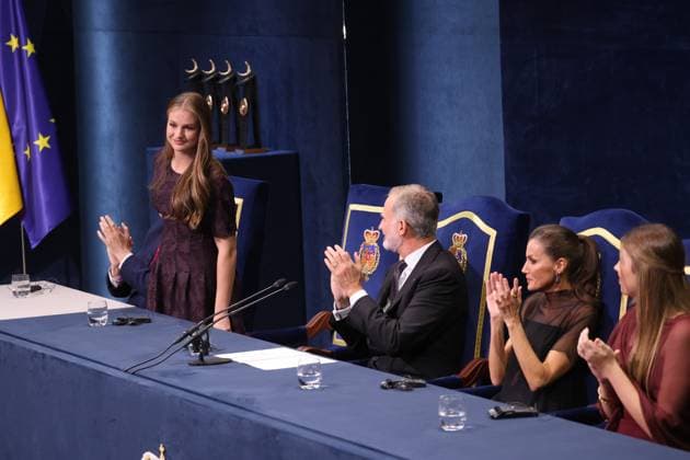 Princess Leonor, King Felipe VI, Queen Letizia and Princess Sofia during the Princess of Asturias Awards Ceremony 2025 held at the Campoamor Theater on October 24, 2025, in Oviedo, Spain The Princess of Asturias Foundation has designed an extensive program of more than seventy cultural activities for the forty-fifth Princess of Asturias Awards, The program includes concerts, film series, exhibitions, art installations and group workshops The laureates will be the protagonists of meetings with the public, meetings with experts in their respective fields and activities with students from various schools in Asturias FAMOSOSOS PREMIOS PRINCESA DE ASTURIAS Raú Oviedo Oviedo Spain Copyright: xRaulxTerrelx 7053534