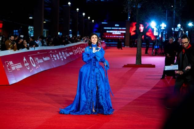 Red Carpet For The Movie Dracula During The 20th International Rome Film Festival (Festa Del Cinema Di Roma) At The Auditorium Parco Della Musica, In Rome US actress Zoe Bleu poses on the red carpet after arriving for the movie Dracula during the 20th International Rome Film Festival (Festa del Cinema di Roma) at the Auditorium Parco della Musica, in Rome, Italy, on October 24, 2025. Rome Italy  Copyright: xMassimoxValicchiax originalFilename: valicchia-notitle251024_npQIa.jpg