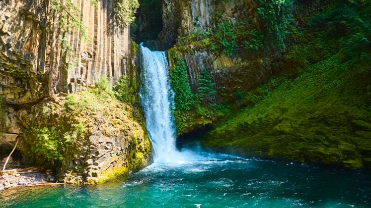 Aerial View of Toketee Falls Cascading into Turquoise Pool Aerial view of Toketee Falls in Clearwater, Oregon: a stunning waterfall cascading into an emerald pool, surrounded by lush vegetation and striking rocky cliffs. Perfect for ecotourism, travel, and nature-inspired projects., 60921880.jpg RECORD DATE NOT STATED