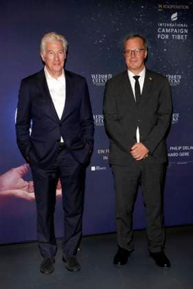 Wisdom of Happiness , film presentation at the Kulturbrauerei, Berlin, 24 10 2025 Richard Gere and Kai Müller Managing Director International Campaign for Tibet at a photocall before the presentation of the documentary film about the life of the Dalai Lama, WISDOM OF HAPPINESS of which he is executive producer, at the Kulturbrauerei in Berlin on 24 10 2025 Berlin Kul Copyright: xAnitaxBuggex