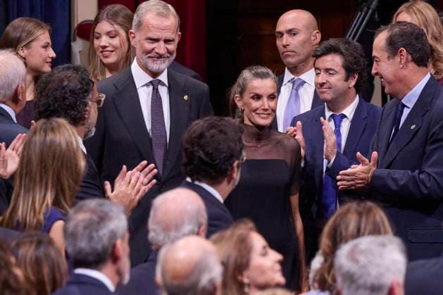 October 24, 2025, Oviedo, Oviedo, Spain: KING FELIPE VI of Spain, QUEEN LETIZIA of Spain, FORMER QUEEN SOFIA, CROWN PRINCESS LEONOR of Spain and PRINCESS SOFIA of Spain attend the Princesa de Asturias Awards 2025 ceremony Oviedo Spain - ZUMAc260 20251024_zep_c260_034 Copyright: xMikexChicorrox