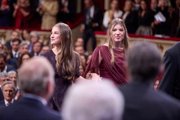 October 24, 2025, Oviedo, Oviedo, Spain: KING FELIPE VI of Spain, QUEEN LETIZIA of Spain, FORMER QUEEN SOFIA, CROWN PRINCESS LEONOR of Spain and PRINCESS SOFIA of Spain attend the Princesa de Asturias Awards 2025 ceremony Oviedo Spain - ZUMAc260 20251024_zep_c260_037 Copyright: xMikexChicorrox