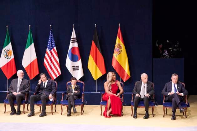 October 24, 2025, Oviedo, Oviedo, Spain: KING FELIPE VI of Spain, QUEEN LETIZIA of Spain, FORMER QUEEN SOFIA, CROWN PRINCESS LEONOR of Spain and PRINCESS SOFIA of Spain attend the Princesa de Asturias Awards 2025 ceremony Oviedo Spain - ZUMAc260 20251024_zep_c260_048 Copyright: xMikexChicorrox