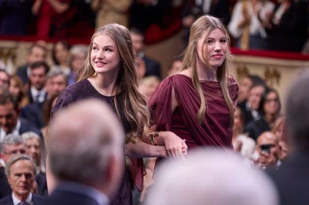 October 24, 2025, Oviedo, Oviedo, Spain: KING FELIPE VI of Spain, QUEEN LETIZIA of Spain, FORMER QUEEN SOFIA, CROWN PRINCESS LEONOR of Spain and PRINCESS SOFIA of Spain attend the Princesa de Asturias Awards 2025 ceremony Oviedo Spain - ZUMAc260 20251024_zep_c260_058 Copyright: xMikexChicorrox