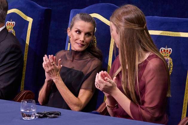October 24, 2025, Oviedo, Oviedo, Spain: KING FELIPE VI of Spain, QUEEN LETIZIA of Spain, FORMER QUEEN SOFIA, CROWN PRINCESS LEONOR of Spain and PRINCESS SOFIA of Spain attend the Princesa de Asturias Awards 2025 ceremony Oviedo Spain - ZUMAc260 20251024_zep_c260_061 Copyright: xMikexChicorrox
