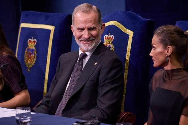 October 24, 2025, Oviedo, Oviedo, Spain: KING FELIPE VI of Spain, QUEEN LETIZIA of Spain, FORMER QUEEN SOFIA, CROWN PRINCESS LEONOR of Spain and PRINCESS SOFIA of Spain attend the Princesa de Asturias Awards 2025 ceremony Oviedo Spain - ZUMAc260 20251024_zep_c260_078 Copyright: xMikexChicorrox