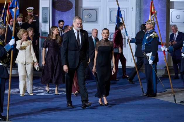 October 24, 2025, Oviedo, Oviedo, Spain: KING FELIPE VI of Spain, QUEEN LETIZIA of Spain, FORMER QUEEN SOFIA, CROWN PRINCESS LEONOR of Spain and PRINCESS SOFIA of Spain attend the Princesa de Asturias Awards 2025 ceremony Oviedo Spain - ZUMAc260 20251024_zep_c260_096 Copyright: xMikexChicorrox