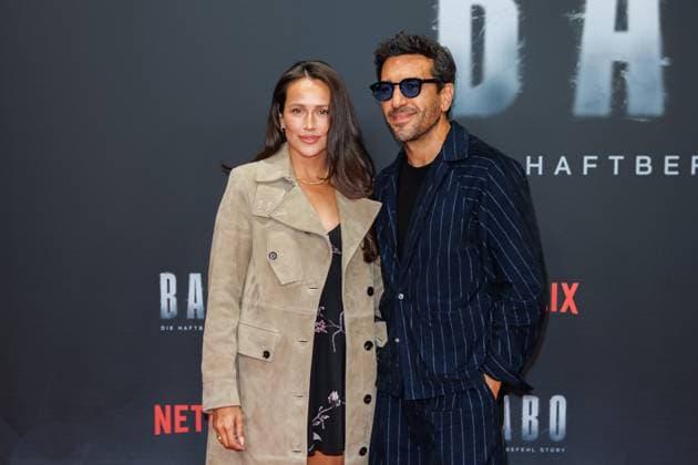 Premiere - BABO - Die Haftbefehl Story - Jessica Riso M Barek und Elyas M Barek bei der Premiere desr Netflix Doku BABO - Die Haftbefehl Story im Astor Film Lounge am 22.10.2025 in Berlin. Copyright: xEventpressxKochanx