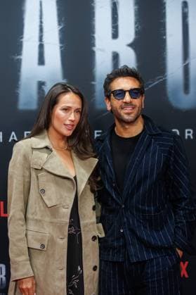 Premiere - BABO - Die Haftbefehl Story - Jessica Riso M Barek und Elyas M Barek bei der Premiere desr Netflix Doku BABO - Die Haftbefehl Story im Astor Film Lounge am 22.10.2025 in Berlin. Copyright: xEventpressxKochanx
