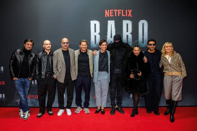Premiere - BABO - Die Haftbefehl Story - Juan Moreno, Sinan Sevinc, Paco-Luca Nitsche, Haftbefehl (Aykut Anhan), Nina Anhan, Elyas M Barek und Katja Hofem bei der Premiere desr Netflix Doku BABO - Die Haftbefehl Story im Astor Film Lounge am 22.10.2025 in Berlin. Copyright: xEventpressxKochanx