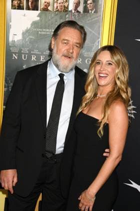 LOS ANGELES, CA - OCTOBER 24: Russell Crowe and Britney Theriot at the AFI Fest 2025 Premiere of Nuremberg at TCL Chinese Theatre on October 24, 2025 in Los Angeles, California. Copyright: xJeffreyxMayerx