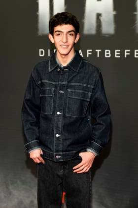 abb Haftbefehl Deyar Alkalash as a guest on the red carpet of the special screening event of the Netflix documentary Highlight Babo The Haftbefehl Story at the Astor Film Lounge on 24 10 2025in Berlin Berlin Germany