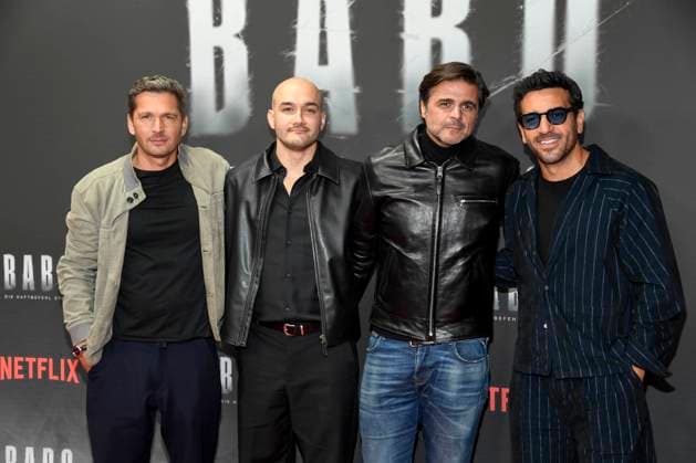 abb Haftbefehl Pacco Luca Nitsche, Sinan Sevinc, Juan Moreno and Elyas M Barek as guests on the red carpet of the special screening event of the Netflix documentary highlight Babo The Haftbefehl Story at the Astor Film Lounge on 24 10 2025in Berlin Berlin Germany