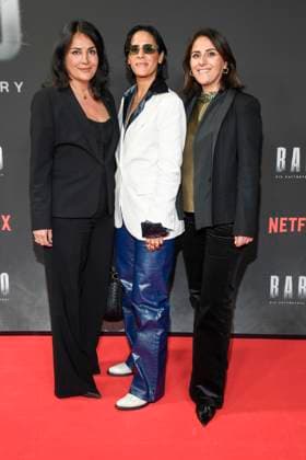 abb Haftbefehl Duezen Tekkal,, Tuna Tekkal and Tezcan Tekkal as guests on the red carpet of the special screening event of the Netflix documentary highlight Babo The Haftbefehl Story at the Astor Film Lounge on 24 10 2025in Berlin Berlin Germany