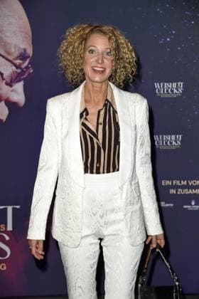 Aline von Drateln at a special screening of the film WEISHEIT DES GLÜCKS, of which he is executive producer, at the cinema in the Kulturbrauerei in Berlin on 24 10 2025