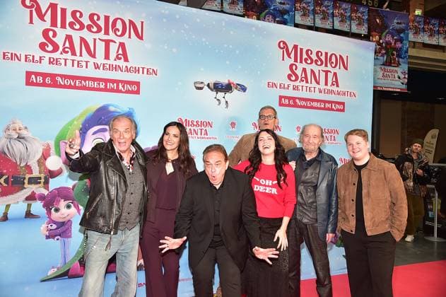 MISSION SANTA, an elf saves Christmas Wolfgang Fierek, Bettina Zimmermann, Götz Otto, Michael Mendl, julius Weckauf, jonny Logan Arrival, red carpet for the premiere of the animated film for children MISSION SANTA, an elf saves Christmas in Berlin on 25 10 2025 Photopress Mueller