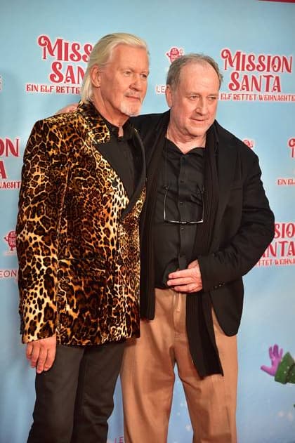 MISSION SANTA, an elf saves Christmas Jonny logan,Singer, Harold Faltermeyer, Producer, Musician Arrival, red carpet for the premiere of the animated film for children MISSION SANTA, an elf saves Christmas in Berlin on 25 10 2025 Photopress Mueller
