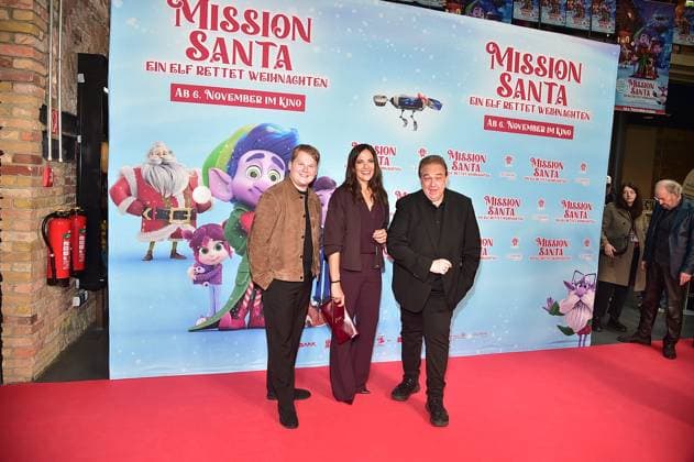 MISSION SANTA, an elf saves Christmas Julius Weckauf, BEttina Zimmermann, Oliver Kalkofe Arrival, red carpet for the premiere of the animated film for children MISSION SANTA, an elf saves Christmas in Berlin on 25 10 2025 Photopress Mueller