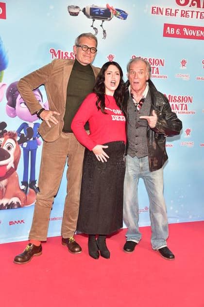 MISSION SANTA, ein ELf rettet Weihnachten Götz Otto, malwanne, alias Vanessa Braunisch, Wolfgang Fierek Arrival, red carpet for the premiere of the animated film for children MISSION SANTA, ein ELf rettet Weihnachten in Berlin on 25 10 2025 Photopress Mueller