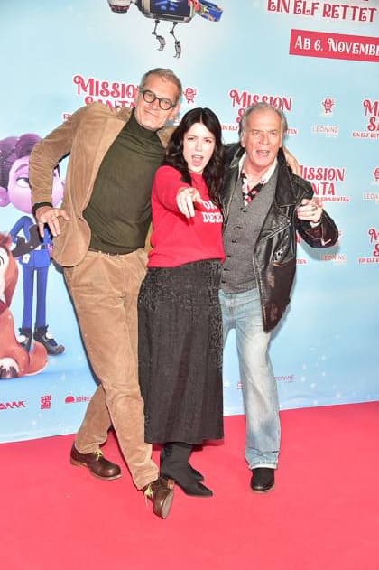 MISSION SANTA, ein ELf rettet Weihnachten Götz Otto, malwanne, alias Vanessa Braunisch, Wolfgang Fierek Arrival, red carpet for the premiere of the animated film for children MISSION SANTA, ein ELf rettet Weihnachten in Berlin on 25 10 2025 Photopress Mueller