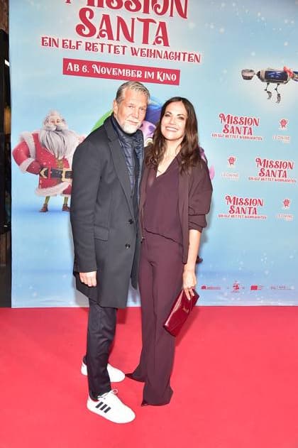 MISSION SANTA, an elf saves Christmas Kai Wiesinger, Bettina Zimmermann Arrival, red carpet for the premiere of the animated film for children MISSION SANTA, an elf saves Christmas in Berlin on 25 10 2025 Photopress Mueller