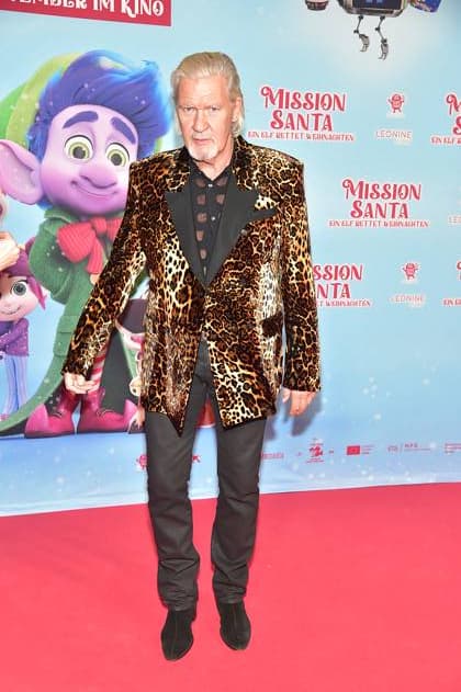 MISSION SANTA, an ELf saves Christmas Jonny Logan, Sanger, sings the theme song for the movie Arrival, red carpet for the premiere of the animated film for children MISSION SANTA, an ELf saves Christmas in Berlin on 25 10 2025 Photopress Mueller