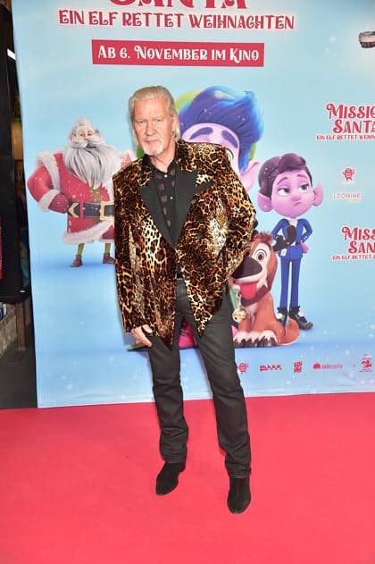 MISSION SANTA, an ELf saves Christmas Jonny Logan, Sanger, sings the theme song for the movie Arrival, red carpet for the premiere of the animated film for children MISSION SANTA, an ELf saves Christmas in Berlin on 25 10 2025 Photopress Mueller
