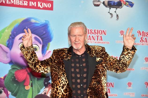MISSION SANTA, an ELf saves Christmas Jonny Logan, Sanger, sings the theme song for the movie Arrival, red carpet for the premiere of the animated film for children MISSION SANTA, an ELf saves Christmas in Berlin on 25 10 2025 Photopress Mueller
