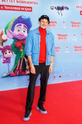 Mission Santa An Elf Saves Christmas Julian Janssen Checker Julian at the premiere Mission Santa An Elf Saves Christmas at the cinema in the Kulturbrauerei on 25 10 2025 in Berlin Copyright: xEventpressxKochanx