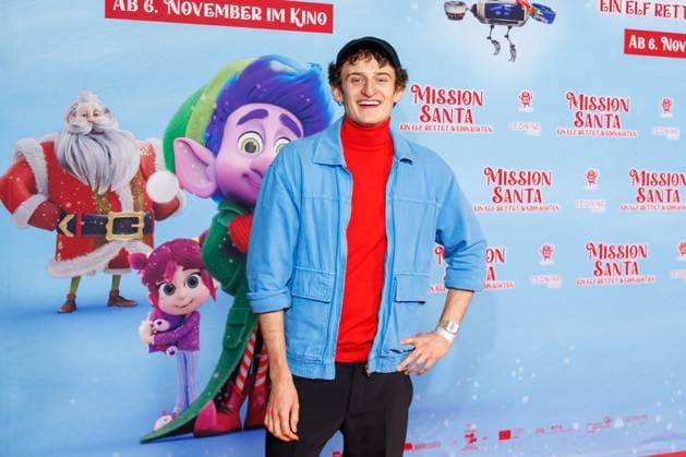 Mission Santa An Elf Saves Christmas Julian Janssen Checker Julian at the premiere Mission Santa An Elf Saves Christmas at the cinema in the Kulturbrauerei on 25 10 2025 in Berlin Copyright: xEventpressxKochanx